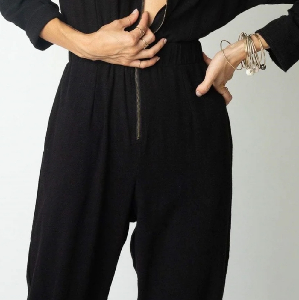 Stillwater The Parker Long Sleeve Jumpsuit Black Medium - Picture 11 of 11